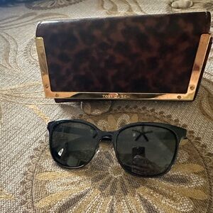 Re poshed Tory Burch sunglasses TY 6041